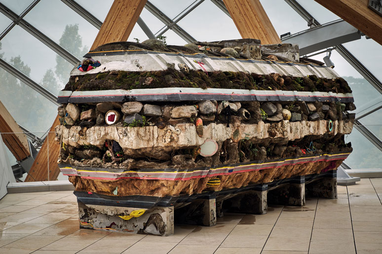 Where the Slaves Live, 2014. Fundación Louis Vuitton, París, Francia. Cortesía del artista y Fundación Louis Vuitton. ©Jörg Baumann Where the Slaves Live, 2014. Fundación Louis Vuitton, París, Francia. Cortesía del artista y Fundación Louis Vuitton. ©Jörg Baumann
